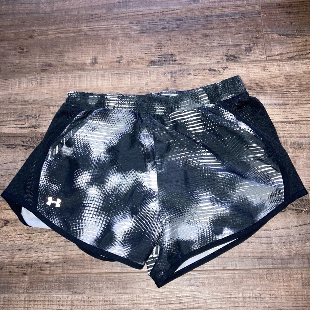 Women’s Under Armour size small shorts with pockets